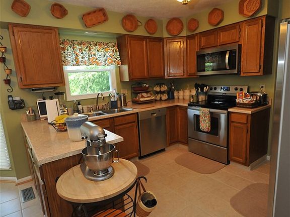 5th image of 134 Stonegate Dr