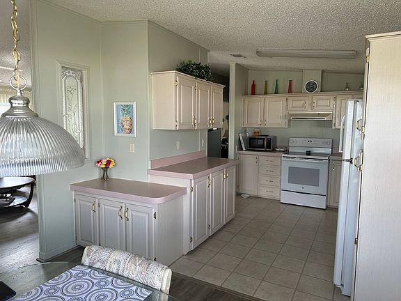 3rd image of 1763 Tower Lakes Blvd #411