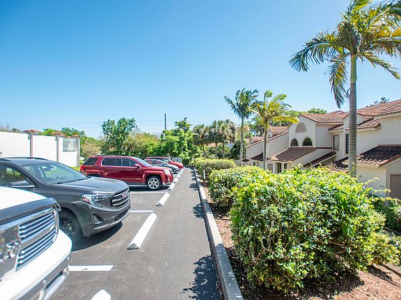 4th image of 1231 Country Club Dr #1414