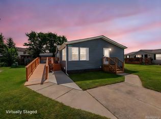 945 Tanner Lndg, Monroe, MI 48161