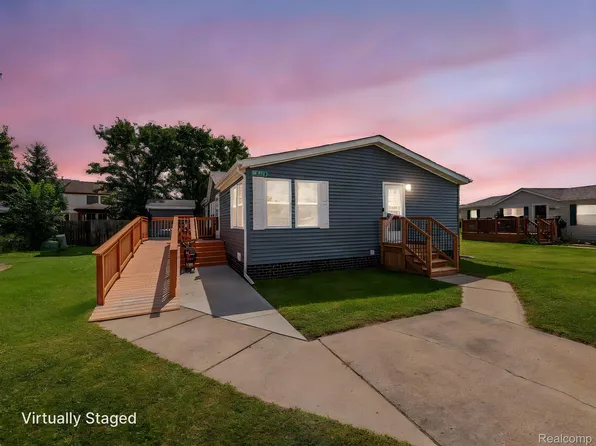 945 Tanner Lndg, Monroe, MI 48161