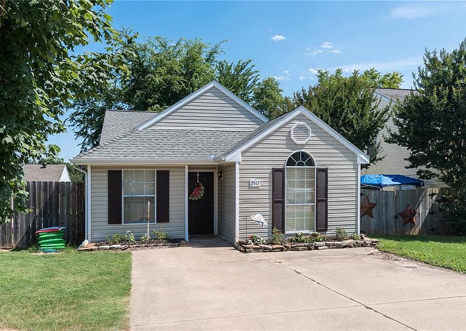 1st image of 2517 W Ash Pl