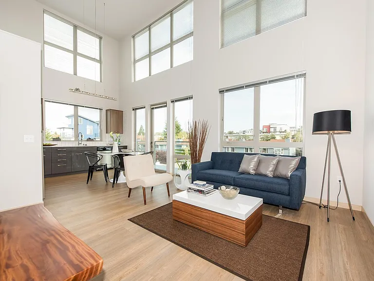 Loft 706