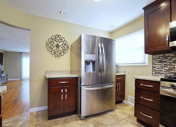 5th image of 59 Amber St #1