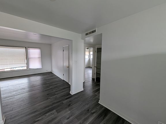 3rd image of 2725 W 87th St