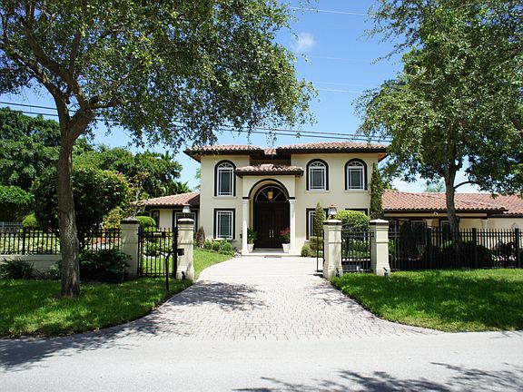 2nd image of 4801 Orduna Dr