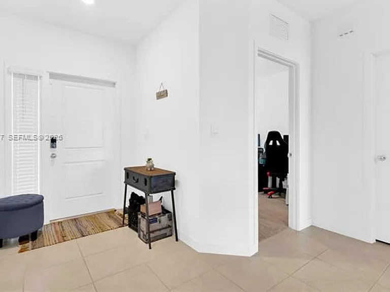 117 NE 3rd Ct #Townhouse 117 — Photo 5