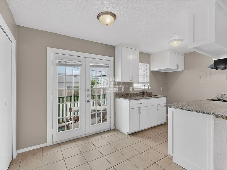 8024 Cambridge Cir — Photo 9