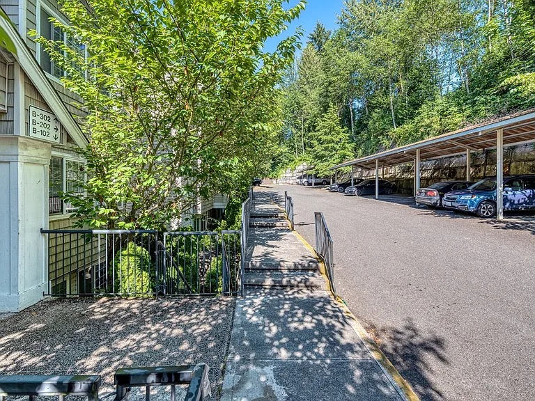 Springbrook Reserve Condominiums — Photo 4