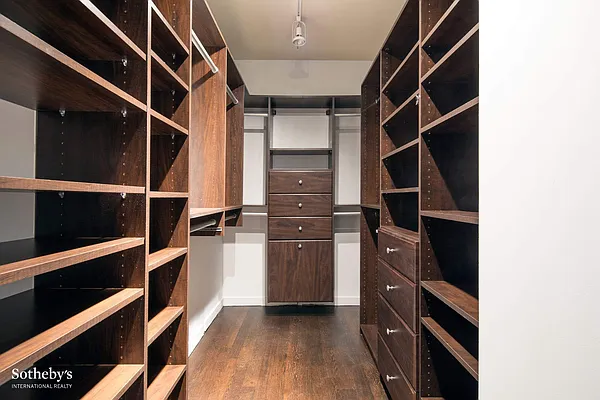 Sold by Sotheby's International Realty | media 20