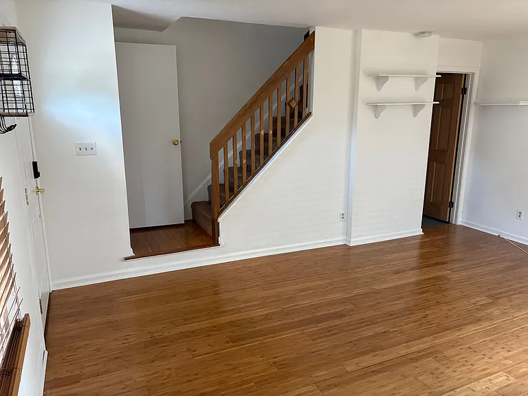 220 Harding Ave — Photo 7