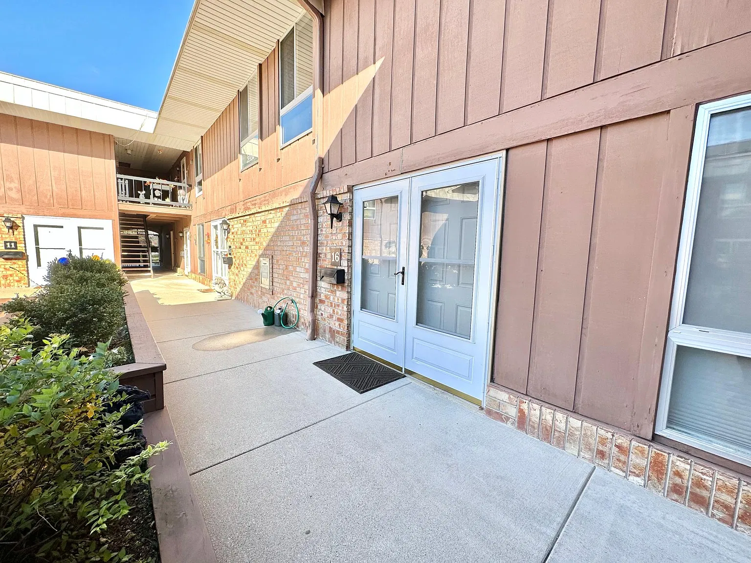 2 bed, 1056 sqft, $1,350 — Photo 4