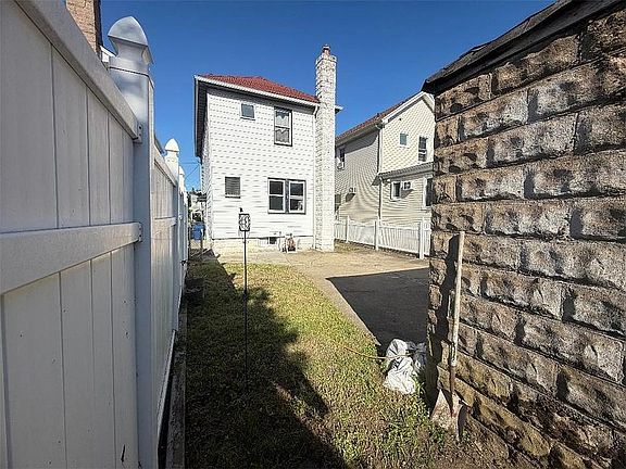 2nd image of 1448 Mill Ave