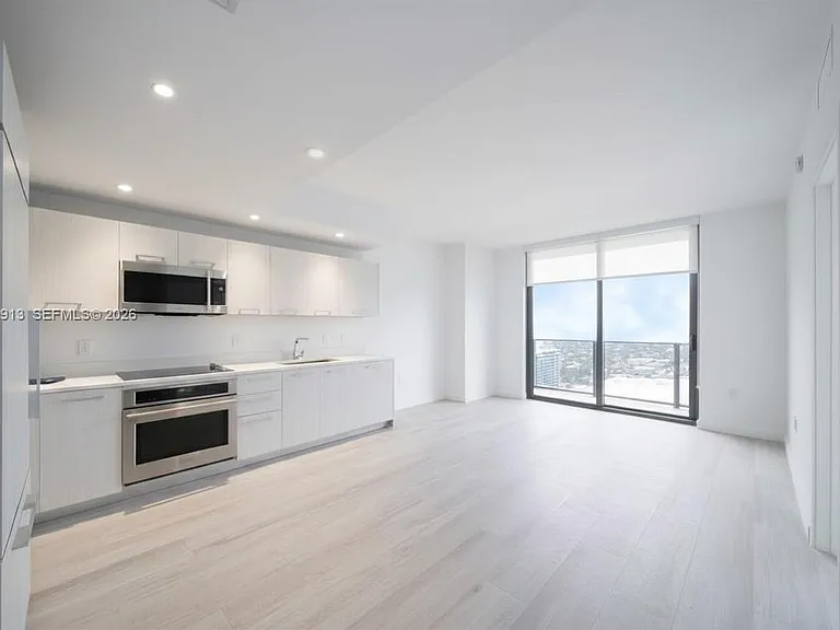 55 SW 9th St #3207 — Photo 3