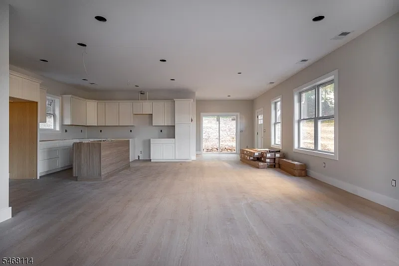 3 bed, 2.5 bath, $4,200 — Photo 2