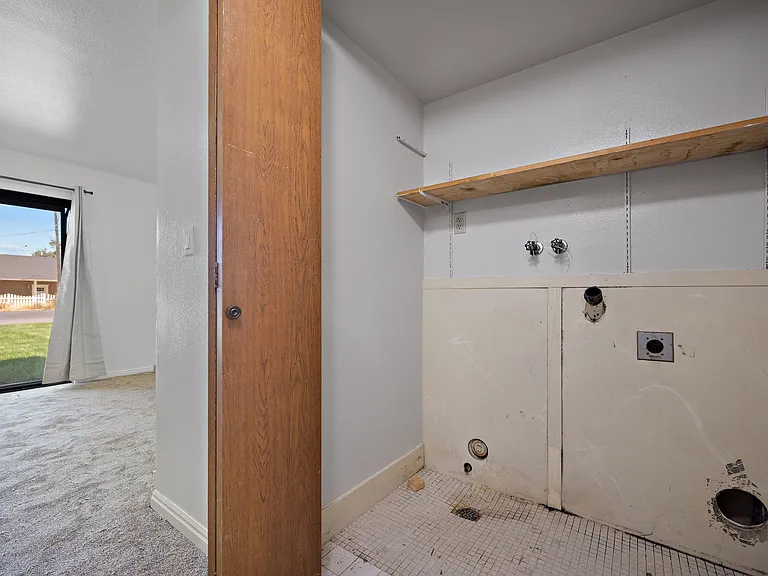 653 S Stubbs Ave — Photo 12