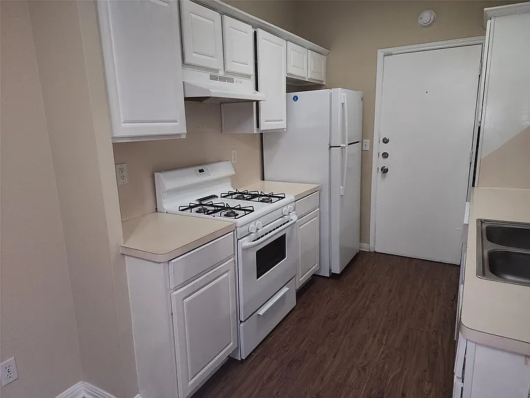 503 Gregory Ct — Photo 14