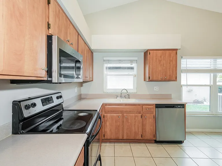 2047 Sarah Louise Dr — Photo 7