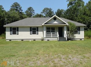 218 Russells Retreat Rd, Waverly, GA 31565