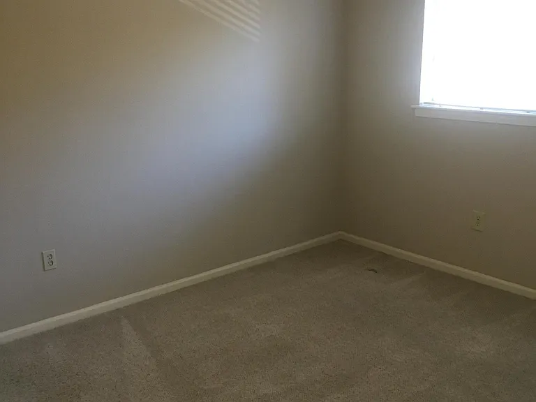 712 Goodman St — Photo 16