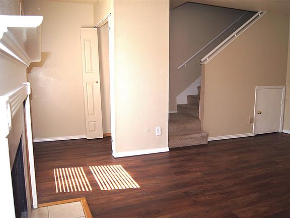4th image of 3901 Woodchase Dr Unit 37