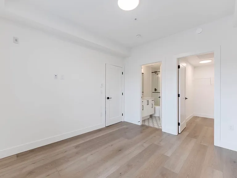 20286 72b Ave — Photo 10