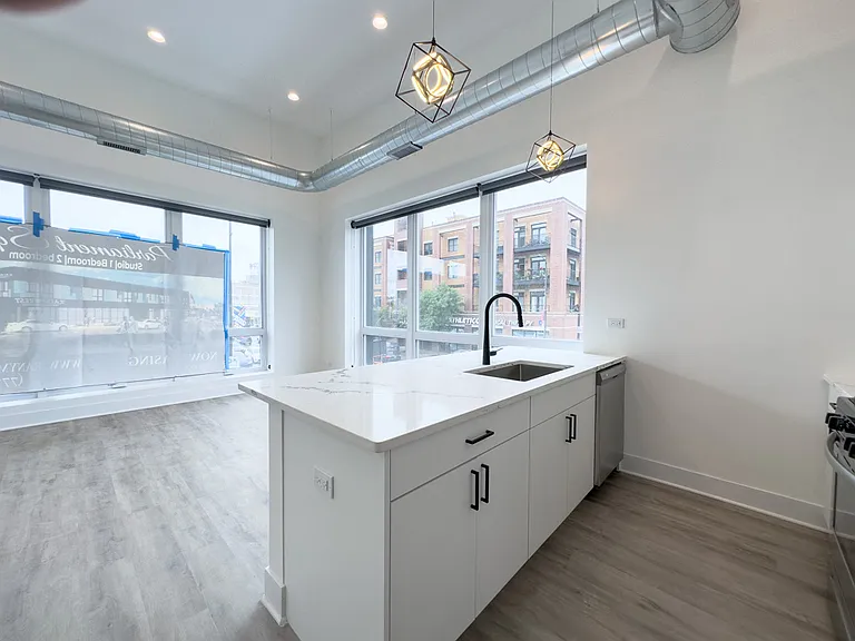 4731 N Western Ave #302 — Photo 4