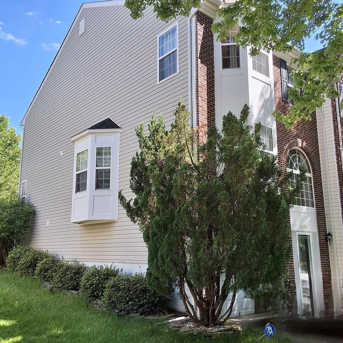 3 bed, 2.5 bath, 2332 sqft, $2,600 — Photo 3