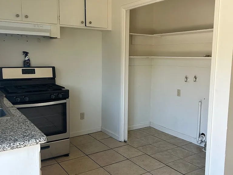 1705 Carver Ct — Photo 7
