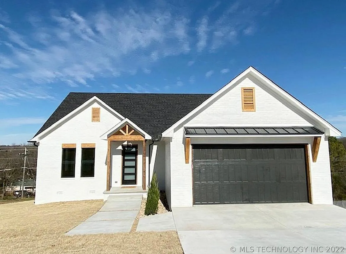 3 bed, 2.5 bath, 1858 sqft, $2,200 — Photo 2