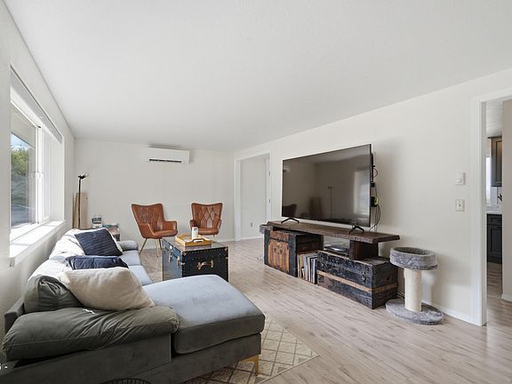 3rd image of 4255 Orchard Loop
