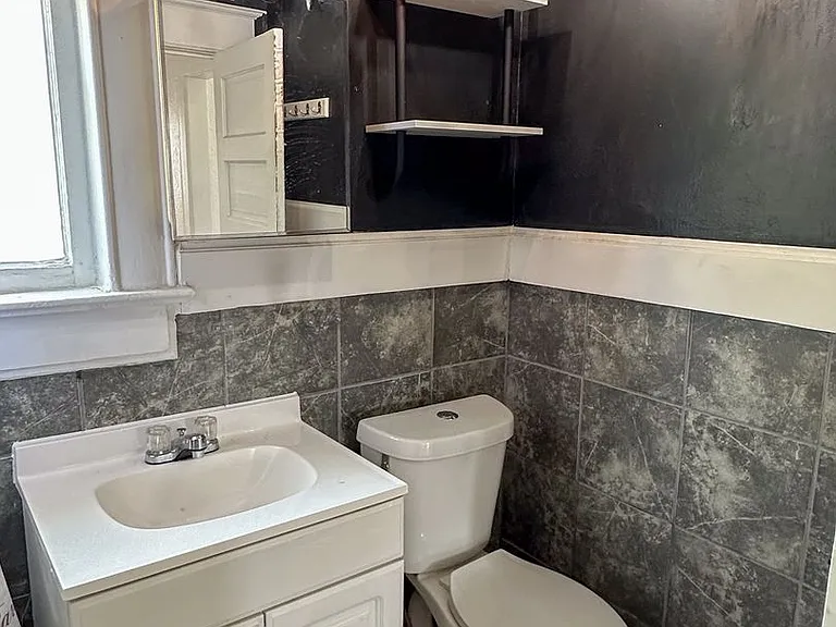 821 S Campbell Ave #B — Photo 14