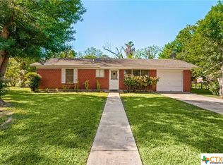 1319 Mockingbird Ln, Seguin, TX 78155