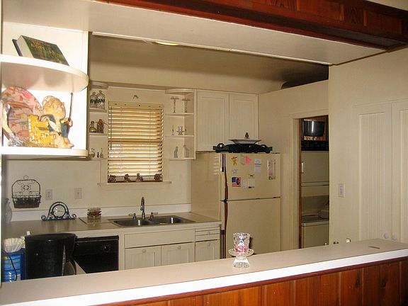 Pass throught Kitchen