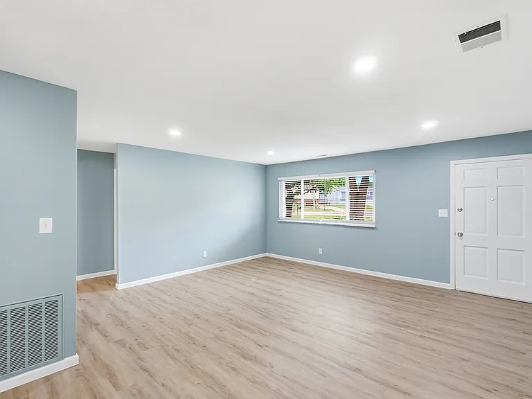 3920 Pobst Dr — Photo 5