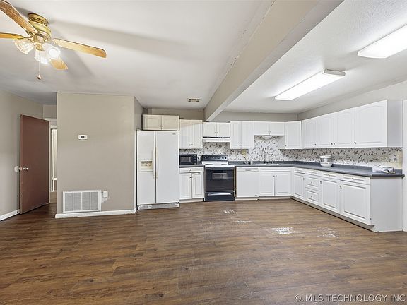 5th image of 820 Charles Dr