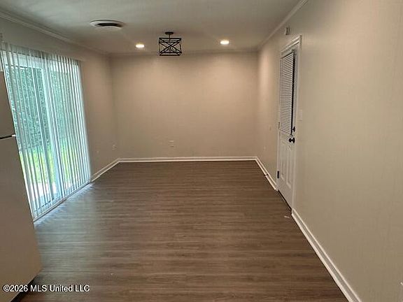 4th image of 1319 Dorgan St