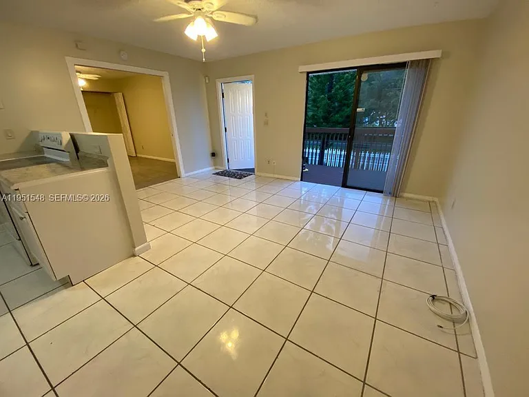 629 Executive Center Dr — Photo 9