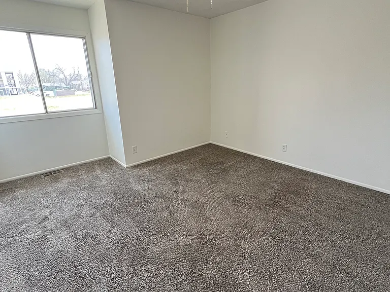 Titan Pointe Apartments — Photo 16