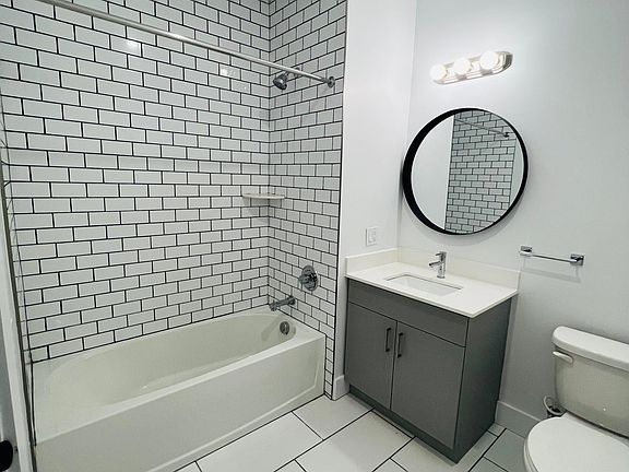3rd image of 256 Orange St #415