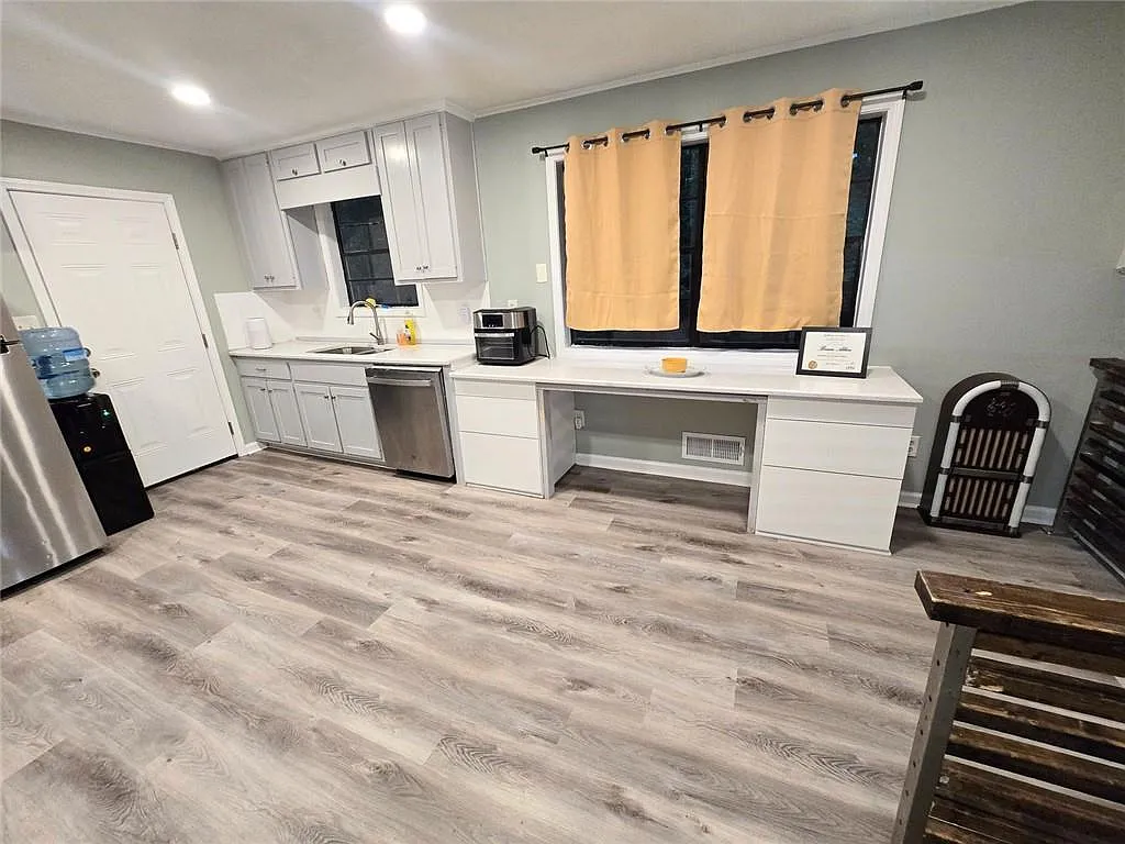 4 bed, 2.5 bath, 1700 sqft, $2,900 — Photo 4