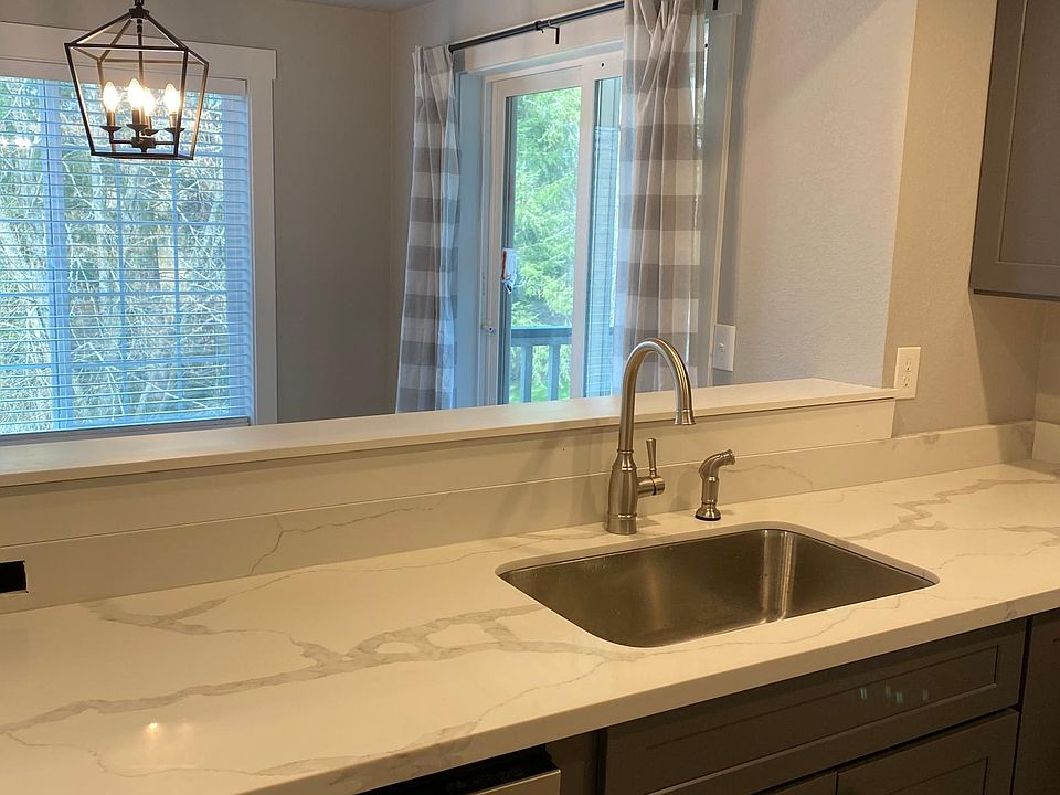 1st image of 1107 Creekwood Ct SE #D