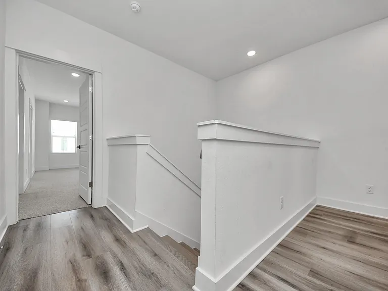 318 Neyland St — Photo 7
