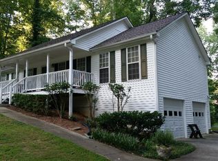 137 W Creekview Dr, Jasper, GA 30143