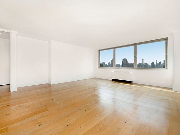 4th image of 201 E 86th St #13F1