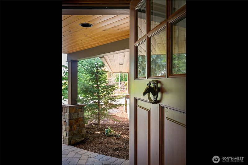 3rd image of 160 Horseshoe Lane