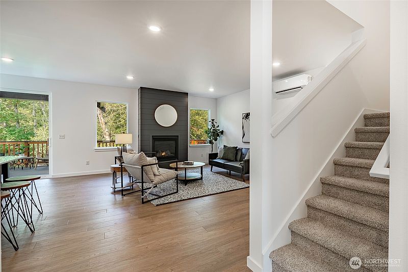 4th image of 2950 Cedar View Way