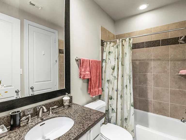 821 W 26th St — Photo 30
