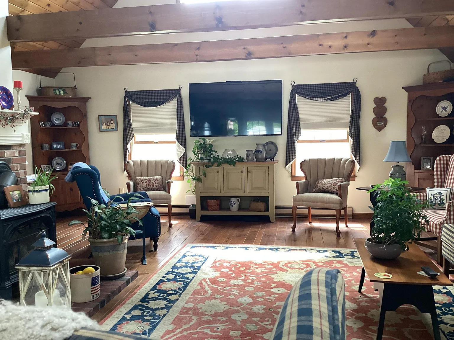 4 bed, 2425 sqft, $3,200 — Photo 3