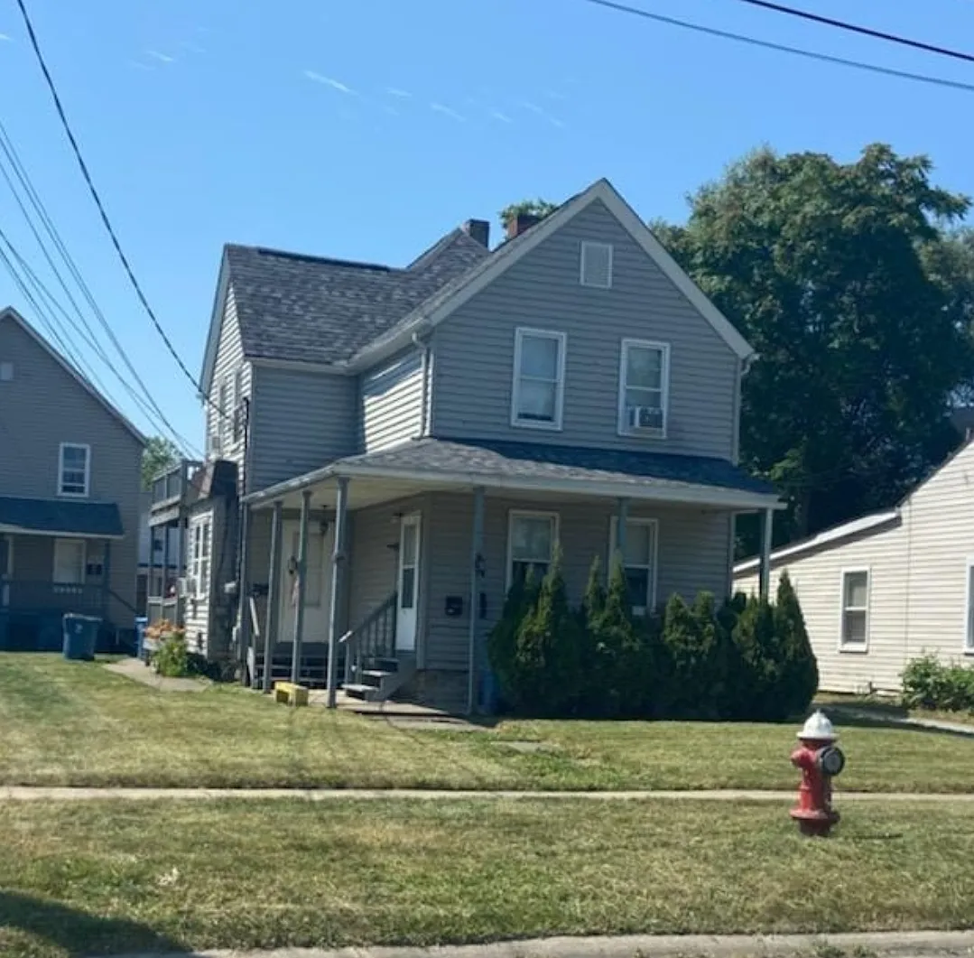 4 bed, 990 sqft, $1,195 — Photo 1